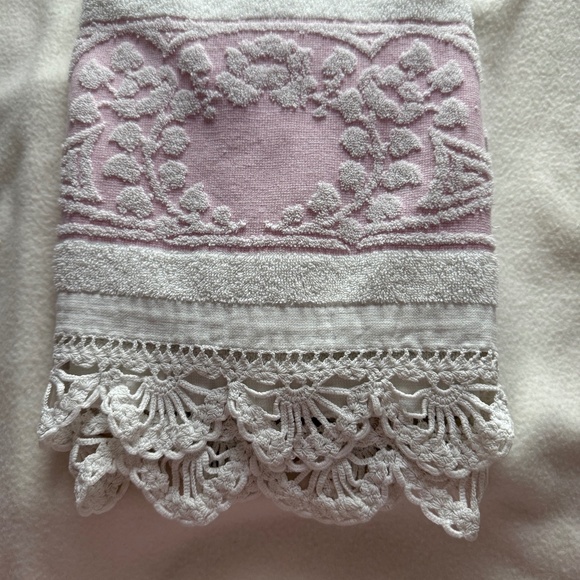 Vintage Bath Towel, hand embroidered - Picture 1 of 3